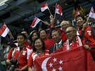 Singapurtí fanouci slaví zlatou olympijskou medaili, kterou získal Joseph...