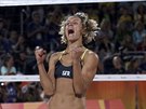 ZLATÁ RADOST. Laura Ludwigová se raduje ze zlaté olympijské medaile.