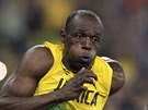 Usain Bolt bhem semifinálovém bhu na 200 metr.