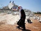 Palestinci u domu zboeného izraelskými úady kvli chybjícímu povolení k...