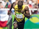 Jamajský sprinter Usain Bolt v rozbhu na 200 metr na olympiád v Riu