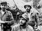 Fidel Castro jako mlad revolucion (uprosted) v doprovodu svho bratra Rala...