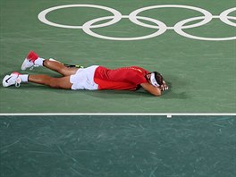 panlsk tenista Rafael Nadal se raduje z triumfu v olympijsk tyhe.
