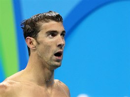 Americký plavec Michael Phelps se diví, proto�e st�íbro se na olympijské trati...