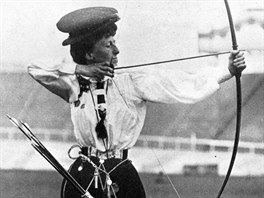 Britská lukostelkyn Queenie Newallová na olympiád v Londýn v roce 1908...