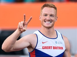 Britský atlet Greg Rutherford si získal obdivovatelky díky milému úsmvu i...