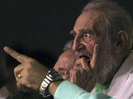 Fidel Castro se pi svých devadesátinách ukázal na veejnosti. Bn u ije v...