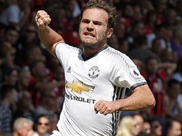 panlsk zlonk Juan Mata z Manchesteru United se raduje proti Bournemouth,...