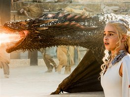 Matka drak�, Daenerys z rodu Targaryen�, a její drak (seriál Hra o tr�ny)