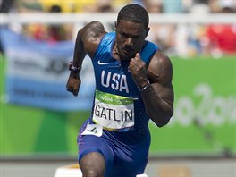 Americk sprinter Justin Gatlin v rozbhu na 200 metr na olympid v Riu