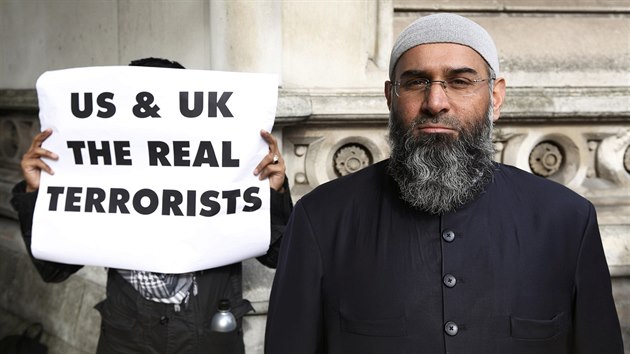 Anjem Choudary odmtl odsoudit toky z 11. z i atentty v Londn z roku 2005 (snmek z 5. jna 2012)