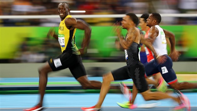 OHLDNUT.  Usain Bolt kontroluje soupee v semifinle bhu na sto metr.