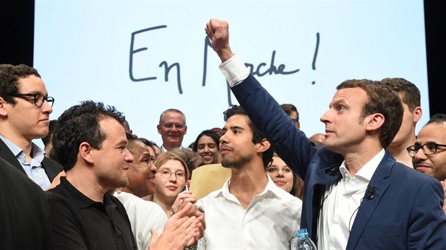 Emmanuel Macron na mtinku hnut  En Marche! (12. ervence 2016)