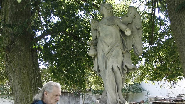 Poškozené sochy jsou nedaleko centra historického města Telč.