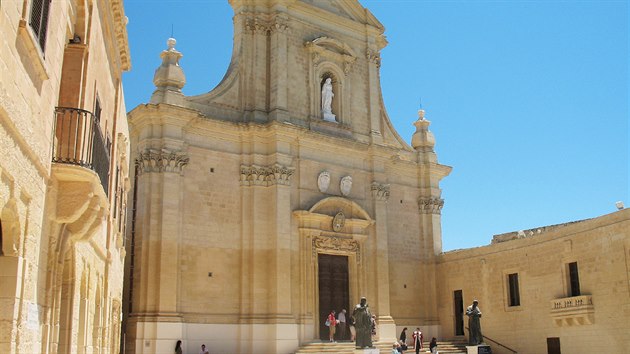 Barokní katedrála Nanebevzetí Panny Marie je součástí komplexu Citadela, místa s nejdelší historií osídlení na Maltě.