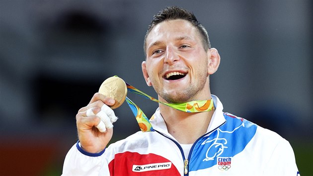 ČESKÉ ZLATO! Český judista Lukáš Krpálek zvítězil v olympijském finále nad Elmarem Gasimovovem z Ázerbájdžánu. (11. srpna 2016)