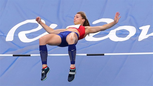 Česká sedmibojařka Eliška Klučinová při olympijském skoku vysokém. (12. srpna 2016)