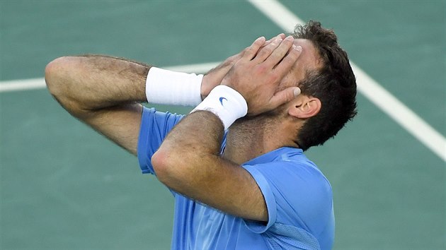 Argentinsk tenista Juan Martin del Potro se raduje ze semifinlov porky panla Rafaela 
Nadala. (13. srpna 2016)