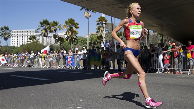 esk atletka Eva Vrabcov-Nvltov dobhla v olympijskm maratonu na estadvactm mst. (14. srpna 2016)