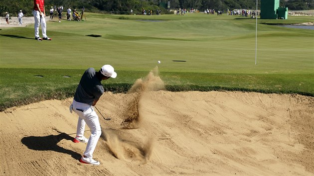 Tchaj-pejsk golfista cheng Tsung Pchan pi zchrann rn z bunkeru na 3. jamce. (14. srpna 2016)