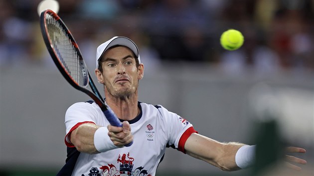 Britsk tenista Andy Murray v olympijskm finle o zlato s Argentincem Juanem...