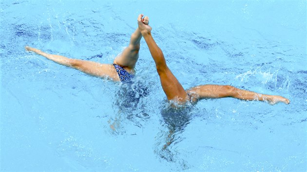 Rusk akvabely Natalja Ienkov a Svtlana Romainov pi svm olympijskm finlovm vystoupen v Riu. (16. srpna 2016)