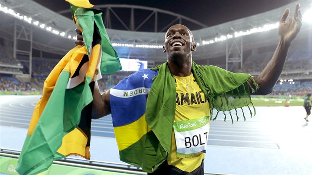 Jamajan Usain  Bolt si na oslavu vtzstv v zvodu na 200 metr vzal krom...