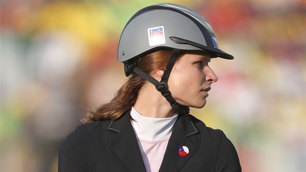 Modern ptibojaka Barbora Kodedov odjela svou olympijskou disciplnu na koni Legende. (19. srpna 2016)