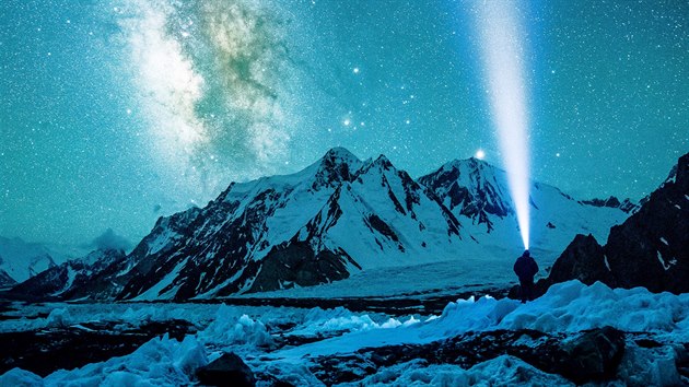 Čelová svítilna pod K2