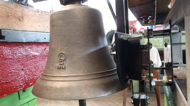 Zvon v dílně firmy L. Hainz v Holešovicích.