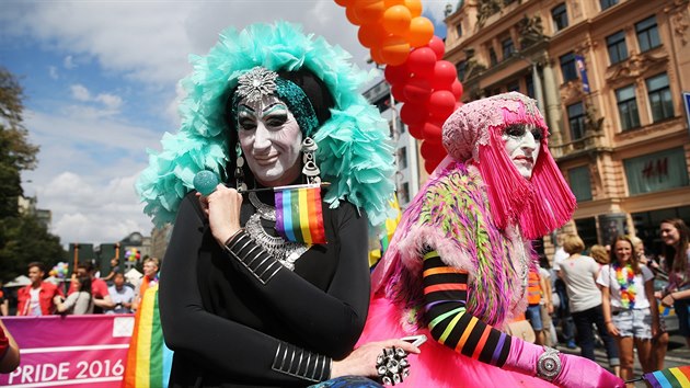 Pochod Prague Pride v Praze se letos konal u poest (13. srpna 2016)