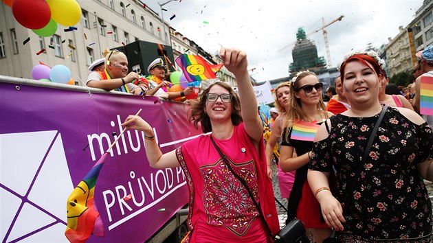 Pochod Prague Pride v Praze se letos konal u poest (13. srpna 2016)