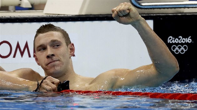 Americk plavec Ryan Murphy po olympijskm triumfu na 200 metr znak.