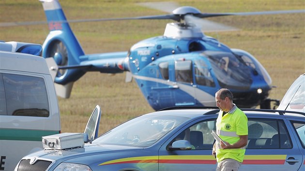 Pi pdu vrtulnku u Kaznjova na Plzesku zahynuli dva lid. (16. srpna 2016)