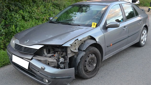 idi odjdl od krajnice a pehldl motorke, kter jej objdl.