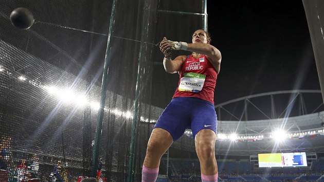 esk kladivka Kateina frnkov v olympijsk kvalifikaci.