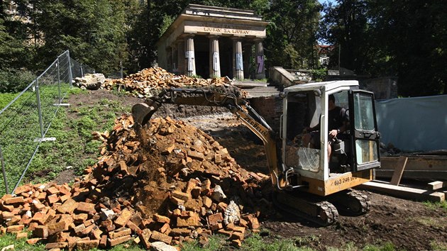 Olomouck radnice se pustila do nutn generln opravy Jihoslovanskho mauzolea v Bezruovch sadech.