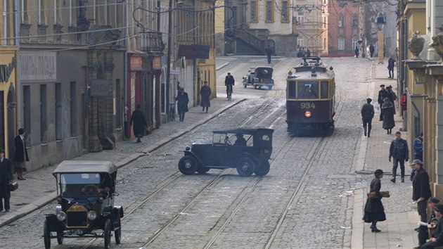 Z olomoucké ulice 1. máje se pro televizní adaptaci slavného románu Doktor Živago stal ruský bulvár s tramvají, auty a komparzisty.