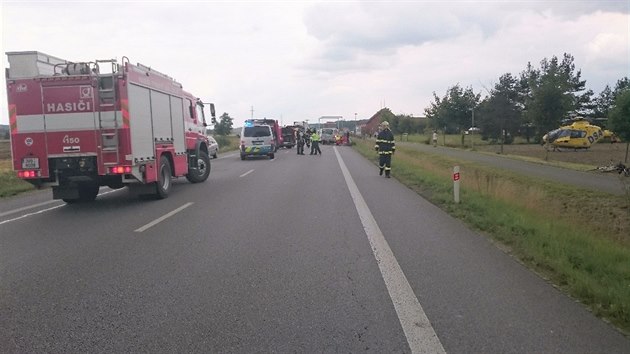 Při tragické nehodě u Týniště zemřel cyklista (17.8.2016).