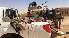 Mrtvoly bojovník Islámského státu u Ramádí (7. srpna 2016)