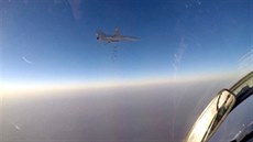 Ruský bombardér Tu-22M3 nad Sýrií (11. srpna 2016)