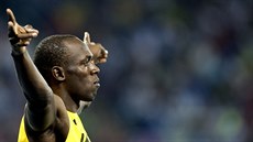GESTO VÍTZE. Usain Bolt slaví po vítzném finále stovky v Riu.