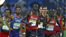 Prvenství v bhu na 800 metr obhájil David Rudisha z Keni (tetí zleva).