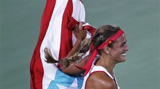 Tenistka Monica Puigová z Portorika slaví triumf v olympijském turnaji.