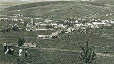 Pohled z roku 1910 na Frymburk od kaple sv. Muedník ze strán dnes zvané na...