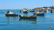 Vesnika Marsaxlokk je známá i díky pestrobarevným rybáským lokám, které mají...