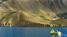 Pohled na jedno z jezer oblasti Band-i Amir v Afghánistánu