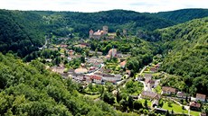 Pohled na Hardegg z vyhlídky nad Dyjí na �eské stran�