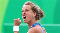 eská tenistka Barbora Strýcová se raduje z postupu do olympijského semifinále...