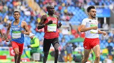 Keňský běžec Ferguson Cheruiyot Rotich (uprostřed) v olympijském závodě na 800...